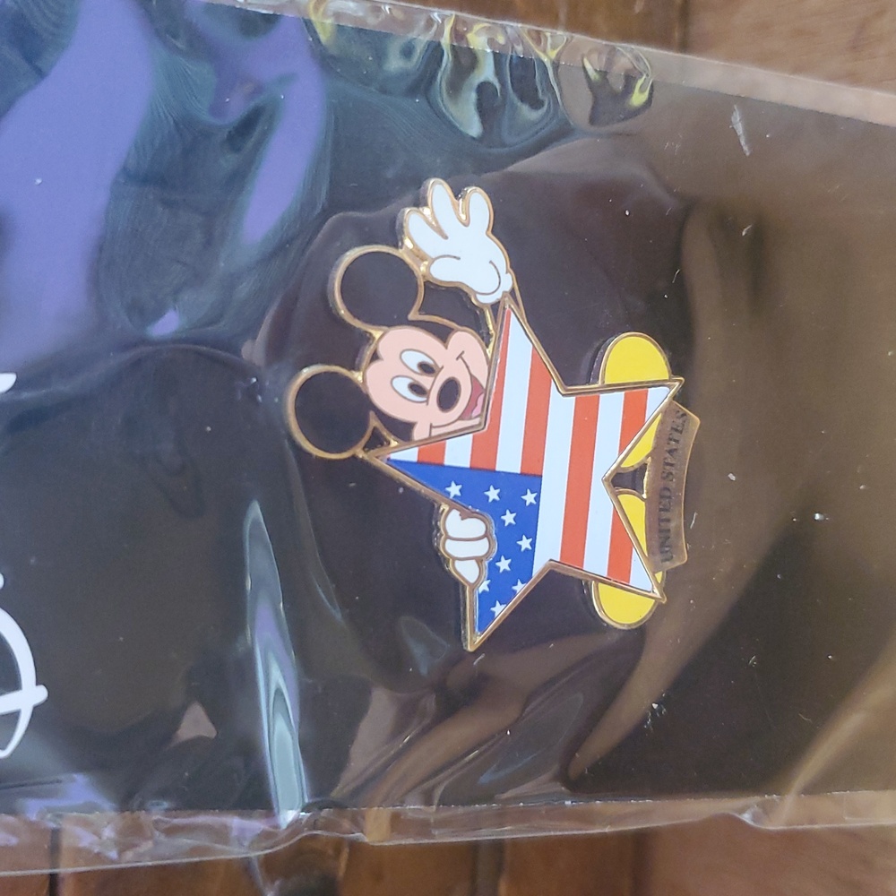 Vintage Mickey Mouse Pin New Old Stock. DD